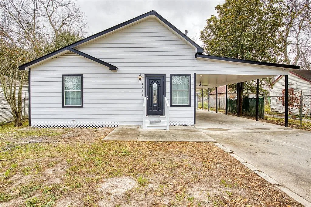 5 bed, 3.0 bath, 1704 sqft, $2,500 — Photo 2