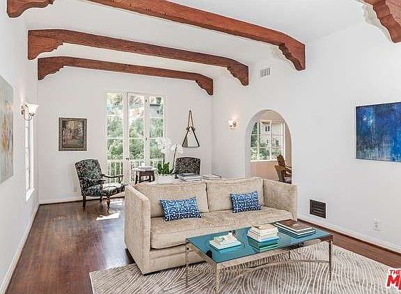 4th image of 6046 Rodgerton Dr
