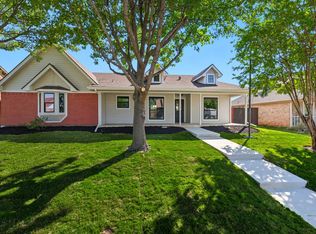 1118 Woodrow Dr, Lewisville, TX 75067