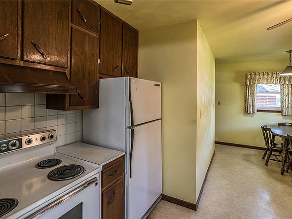 5th image of 360 SE Browns Woods Dr