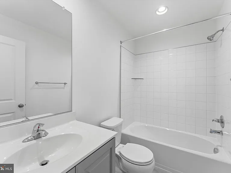 505 Fontana Cir — Photo 23