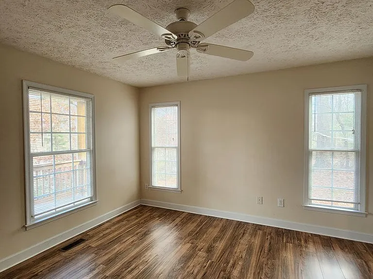 52 Iris St — Photo 11