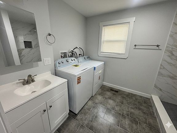4th image of 284 Mechanic St Floor 2