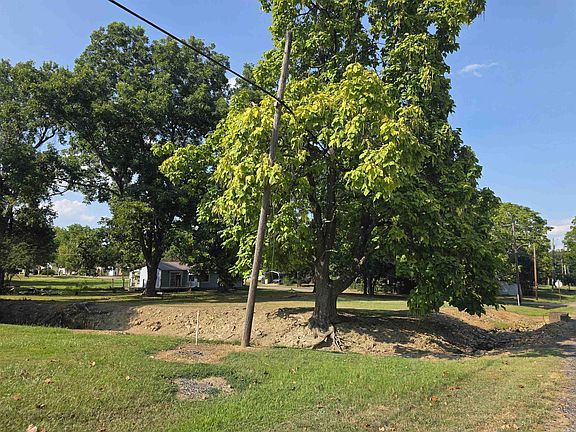 5th image of Unk Oak Ave #3