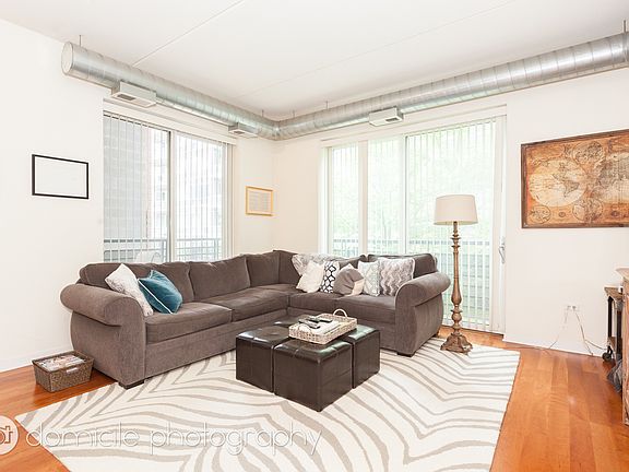 3rd image of 873 N Larrabee St APT 301