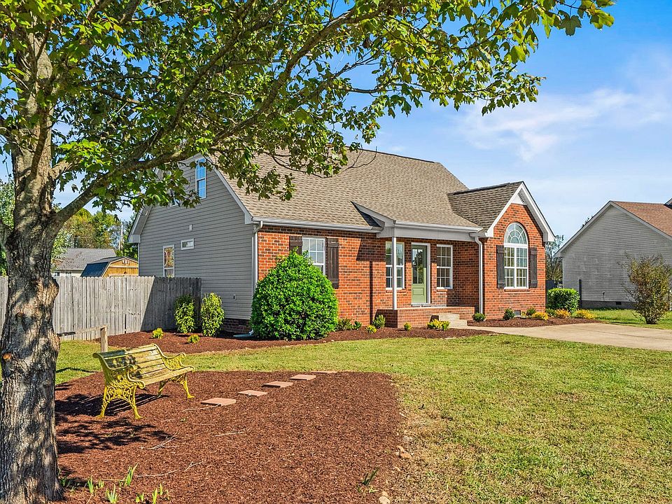 1st image of 116 Chad St E