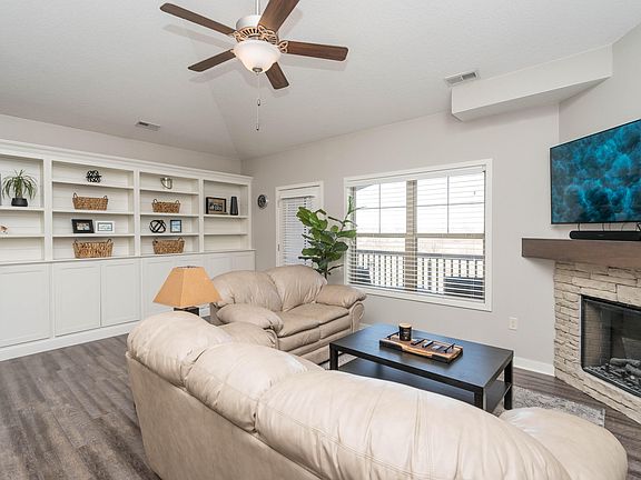 3rd image of 2507 NE Oak Dr Unit 2