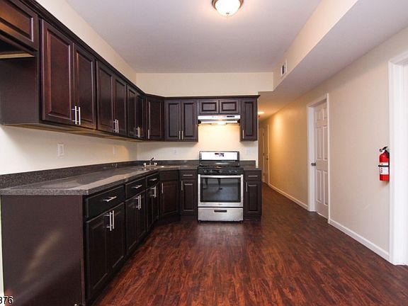 5th image of 124 Parker St