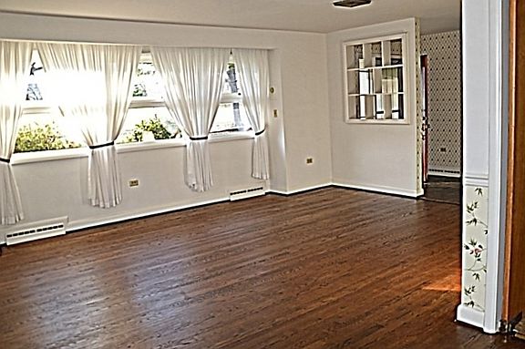 2nd image of 2140 Montrose Ave