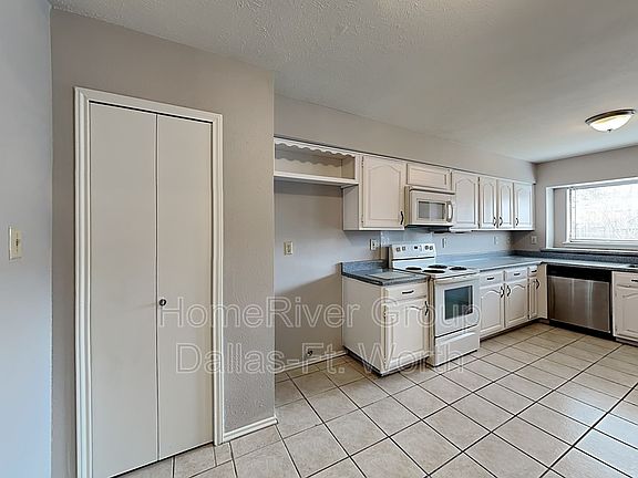 5th image of 2821 London Ln