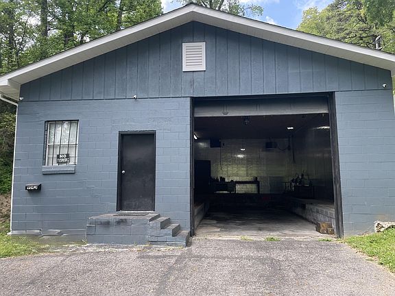 3rd image of 904A E Cumberland Ave