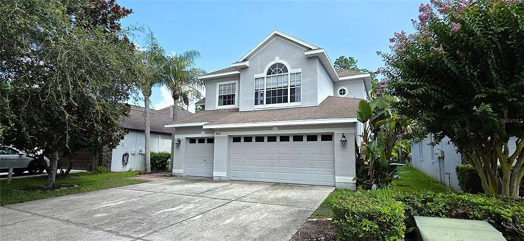 4 bed, 2.5 bath, 2575 sqft, $4,200 — Photo 3