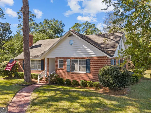 1613 Camellia Dr, Waycross, GA 31501
