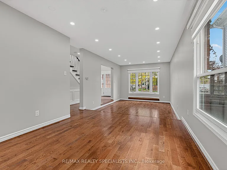 19 Longyear Dr — Photo 6