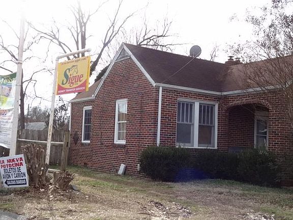 3rd image of 814 W Webb Ave