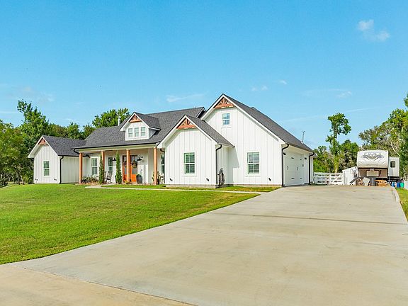 3rd image of 206 Black Oak Dr