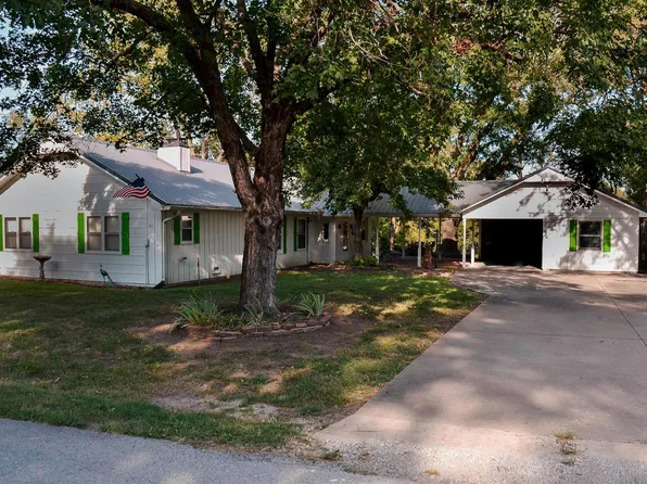 511 Ash St, Lyndon, KS 66451