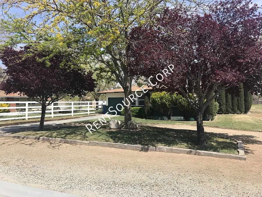 2 Bedroom 1 Bath Home in West Lancaster! — Photo 2