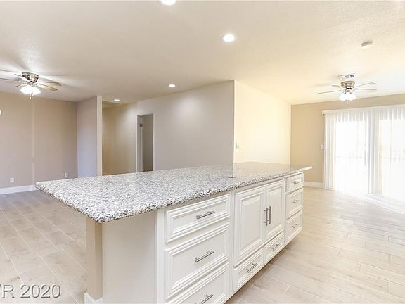 2nd image of 1409 N Tonopah Dr