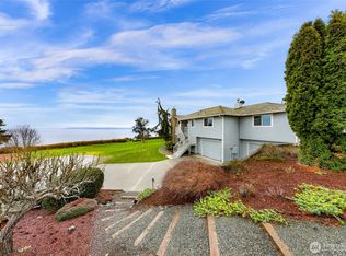 1207 Rainier Lane, Oak Harbor, WA 98277