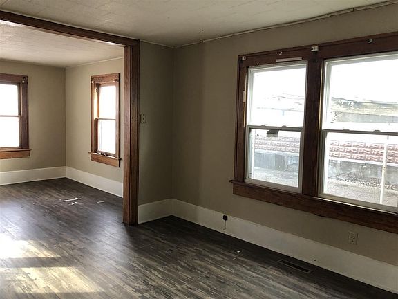 4th image of 610 N Jefferson Ave