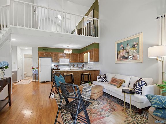 3rd image of 301 Oak St NE