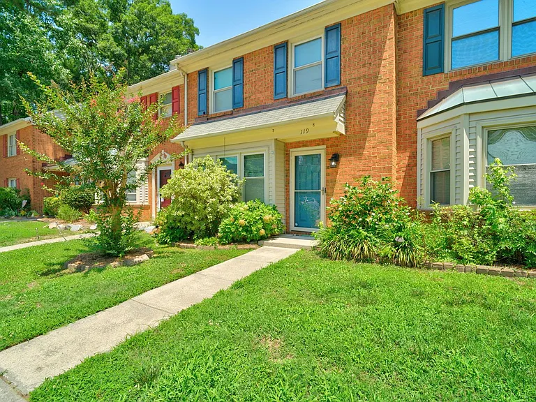 119 Kingsbridge Ln — Photo 4
