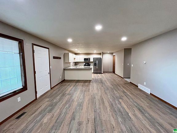 5th image of 3822 G St