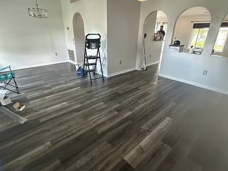 910 Derbyshire Dr — Photo 3