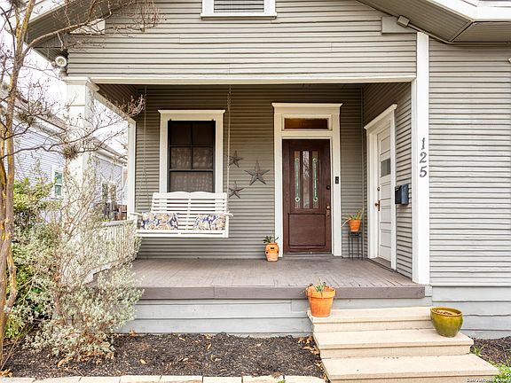 3rd image of 125 PANAMA AVE