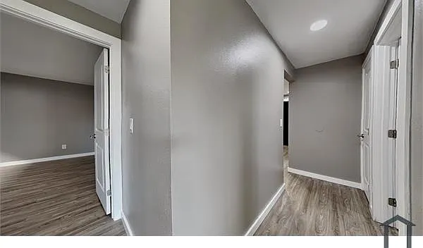 1105 S Woodlawn St — Photo 6