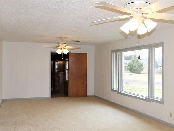 5th image of 1206 Park Dr