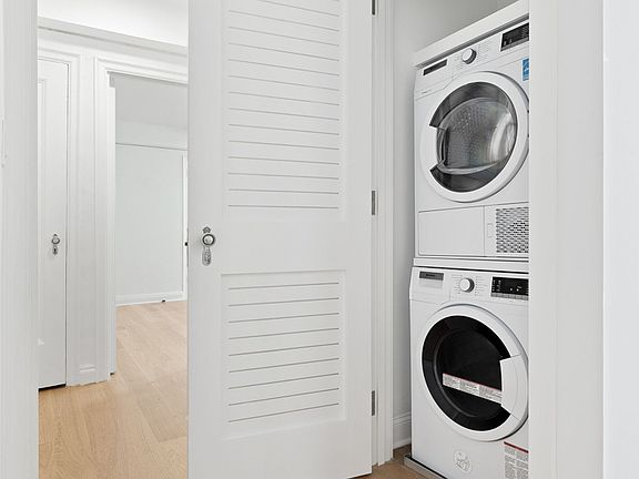 4th image of 301 E 21st St #12G