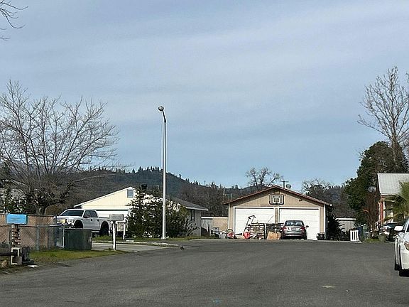 5th image of 1047 Valli Ct