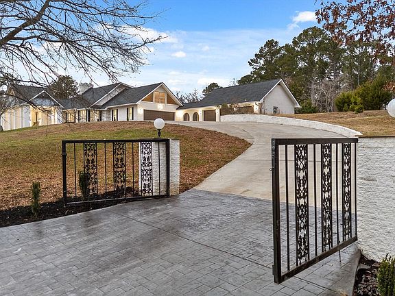 5th image of 3176 Chestnut Cir NW