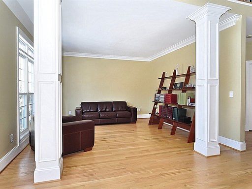 5th image of 14900 Majestic Oak Dr