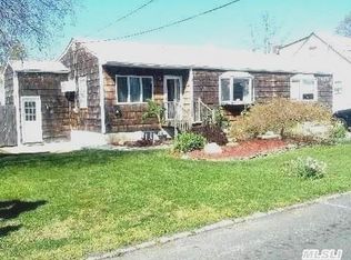 168 35th St, Lindenhurst, NY 11757