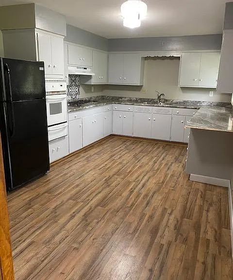 Kitchen all new one year old