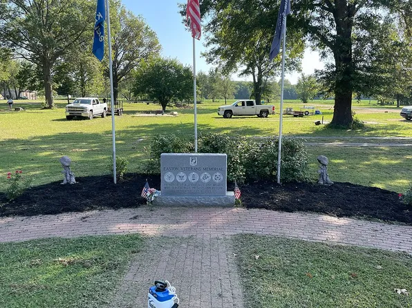 201 S 1st St, Easton, KS 66020