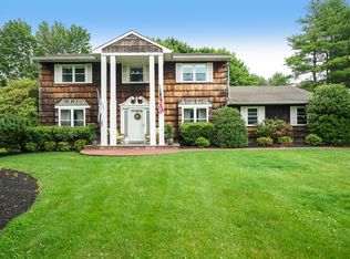 11 Maywood Ct, Saint James, NY 11780