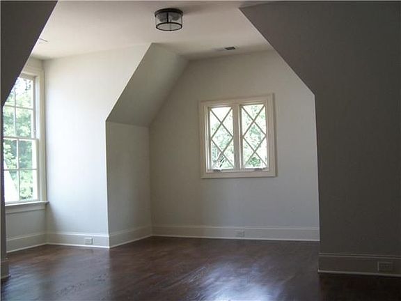 4th image of 315 Berry Cir