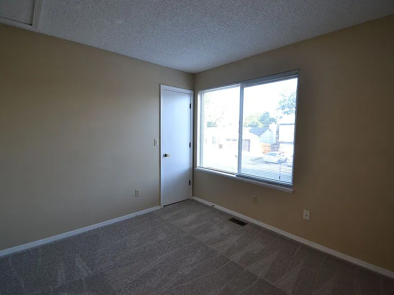 3535 Sydney Ter — Photo 6