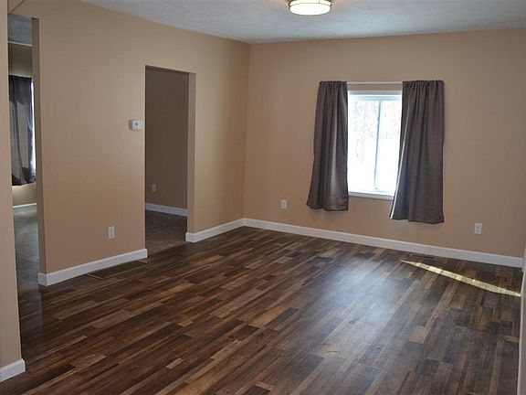 3rd image of 3016 Lincoln Dr NE