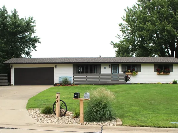 821 16th Ave, Grinnell, IA 50112