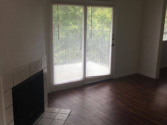 3rd image of 327 Lake Meadows Dr