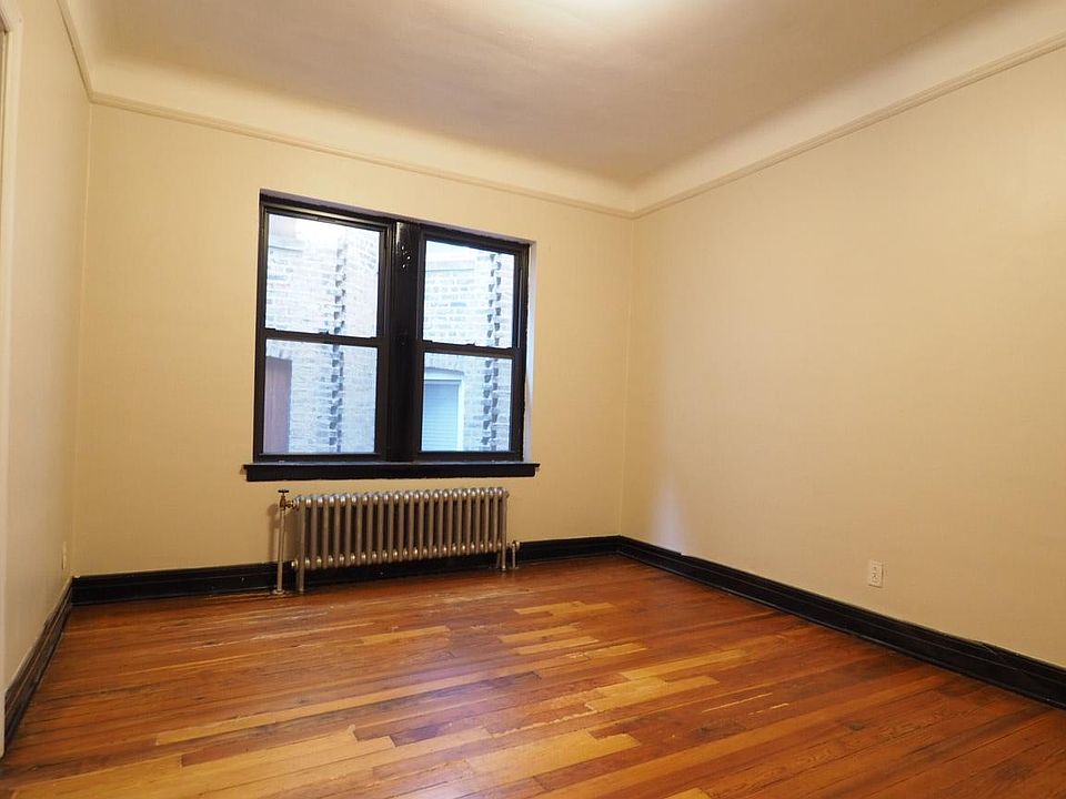 1st image of 948 W Cuyler Ave APT 210