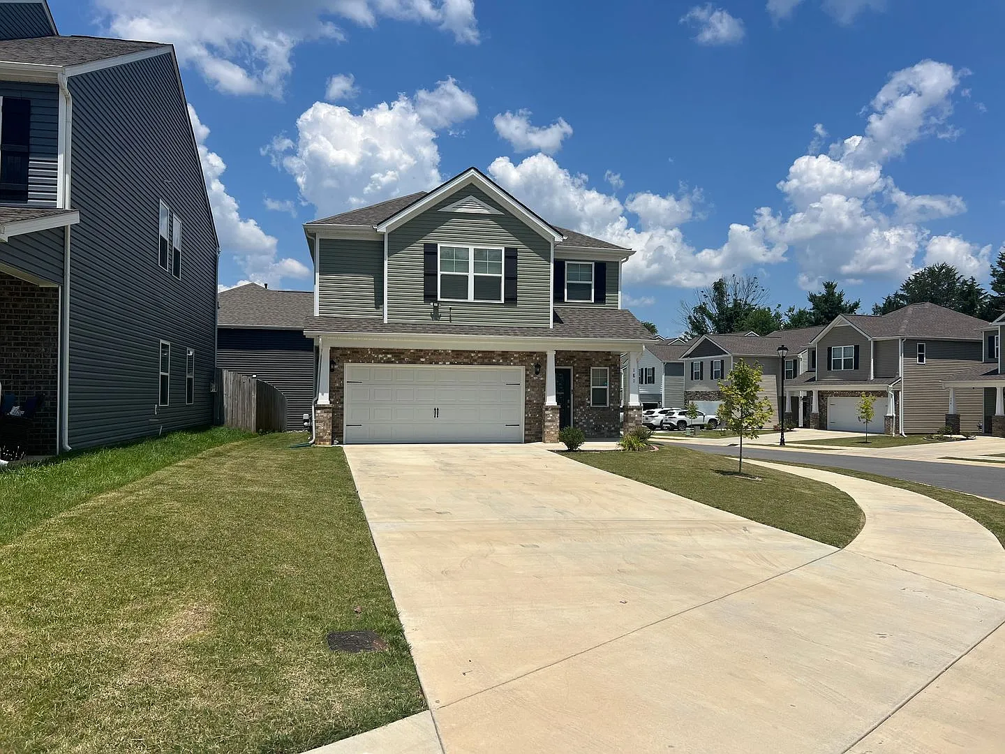 Stunning Home located in central Johnson City! — Photo 2
