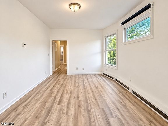 4th image of 232 S 6th St Floor 2