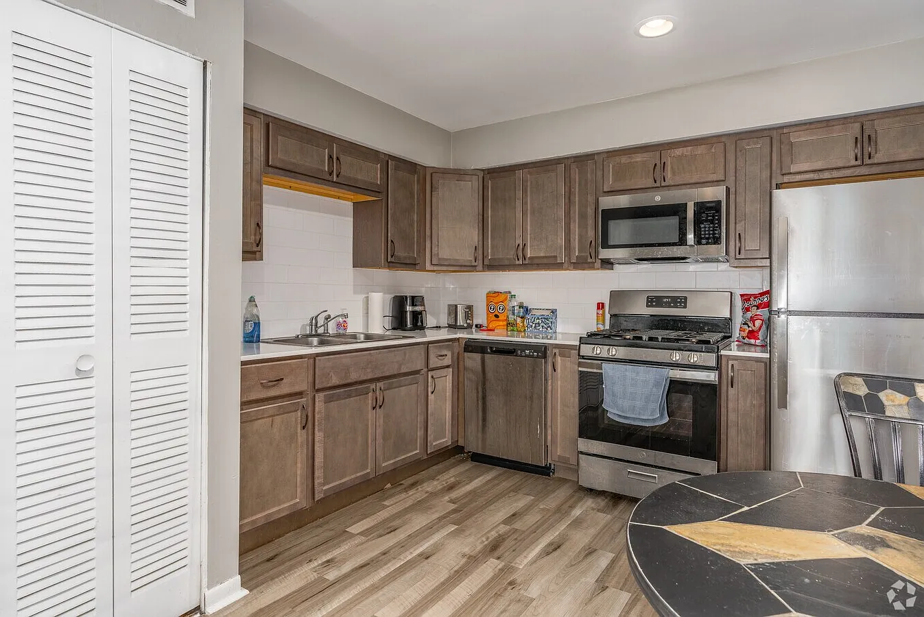 2 bed, 1038 sqft, $1,800 — Photo 3