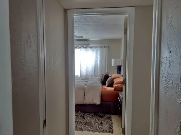 2040 NE 183rd St, North Miami Beach, FL 33179